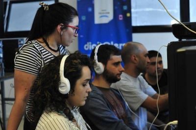 Telecom y el Municipio de San Fernando capacitan en oficios digitales a jóvenes del distrito