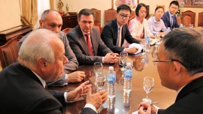 Inversores y funcionarios chinos estuvieron en Casa de Gobierno