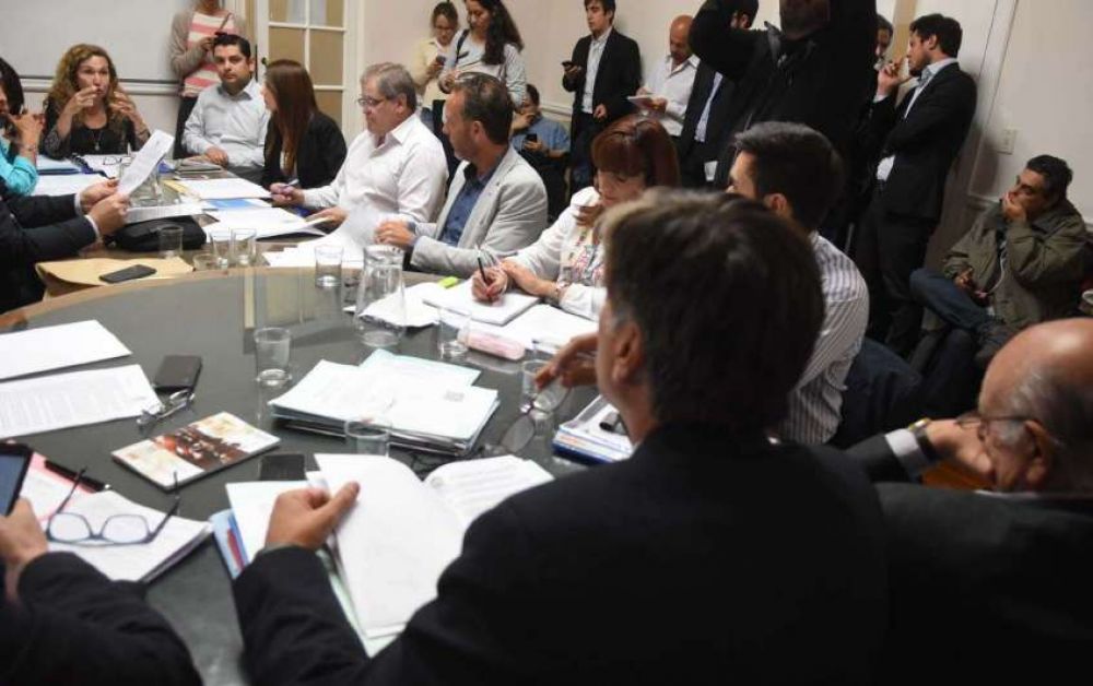 Pese al lamento del PJ, el plan para ampliar la Corte avanza