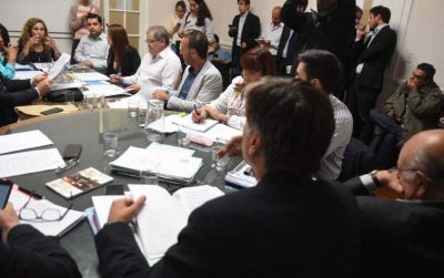 Pese al lamento del PJ, el plan para ampliar la Corte avanza