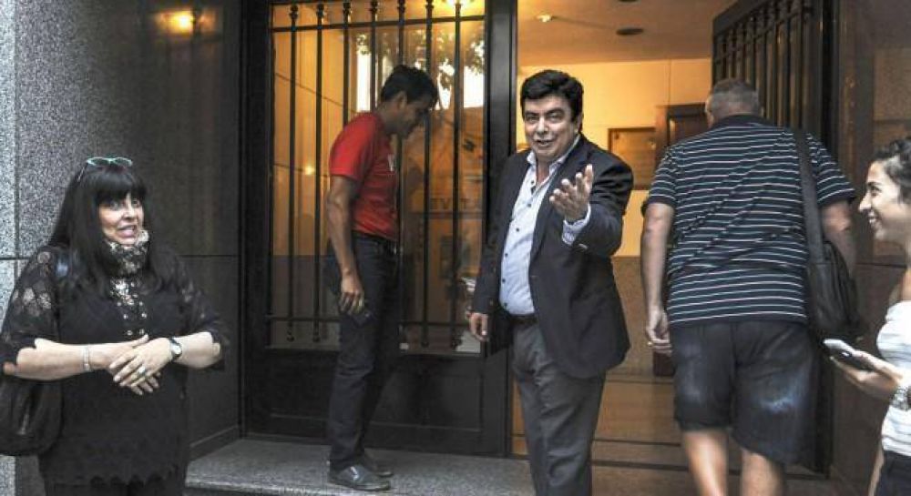 Espinoza convoca a una cumbre de intendentes para seguir en el PJ