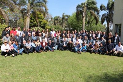 Peronismo: �Los intendentes del interior y el GBA suelen estar profundamente desconectados�