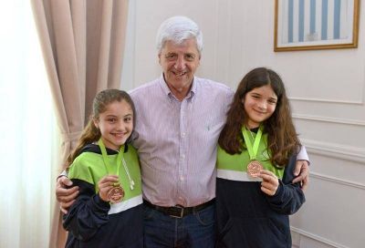 Andreotti recibió a medallistas de Nado Sincronizado de los Polideportivos Municipales