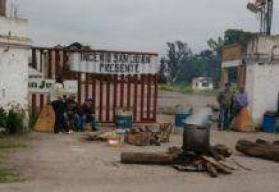 Trabajadores del Ingenio San Juan, entre protestas por deudas salariales y comp�s de espera