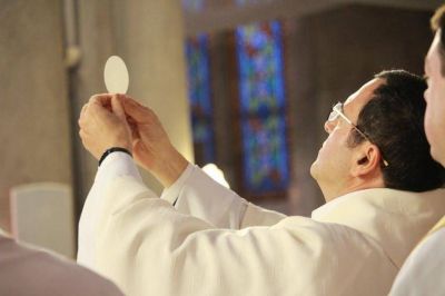 Mons. Mestre: �Debemos �darle t�tulos� a quien vale la pena�