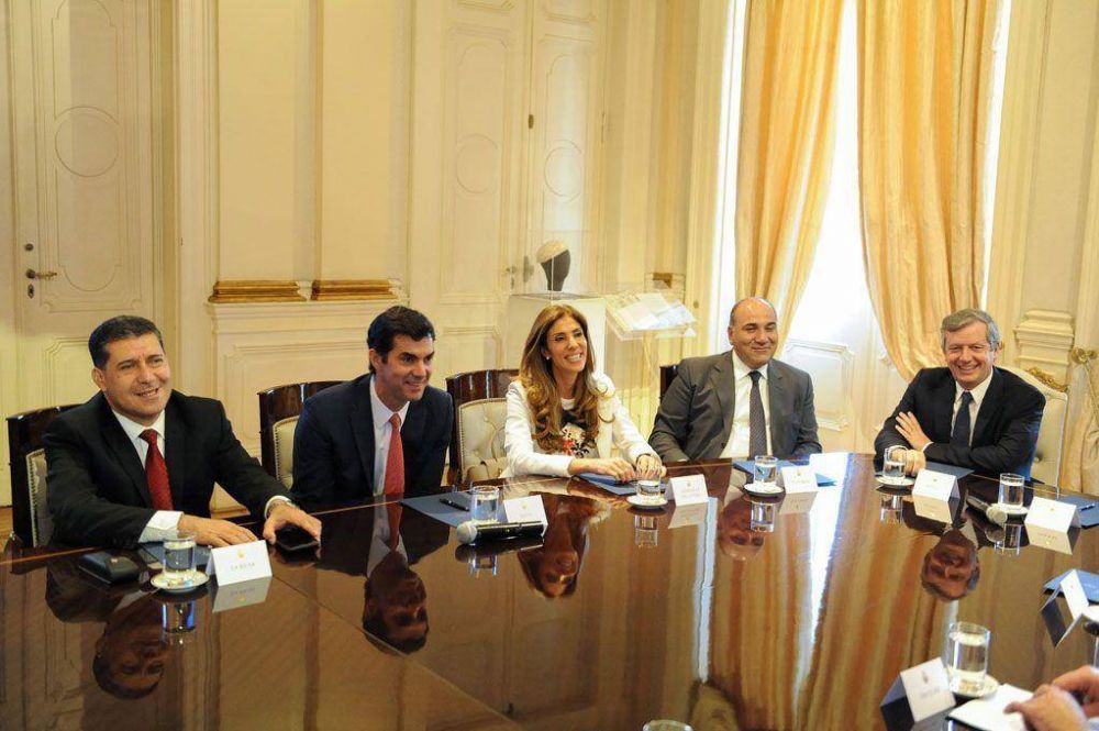 Claudia de Zamora particip� de la reuni�n de gobernadores en Buenos Aires
