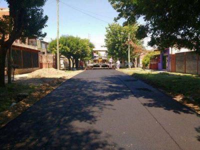 Los asfaltos llegan a m�s barrios para mejorar su infraestructura