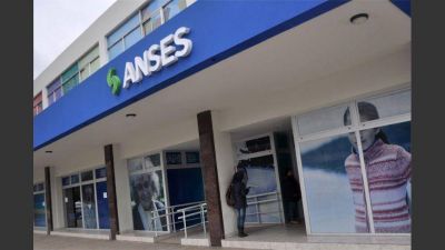 Denuncian despidos en la Anses