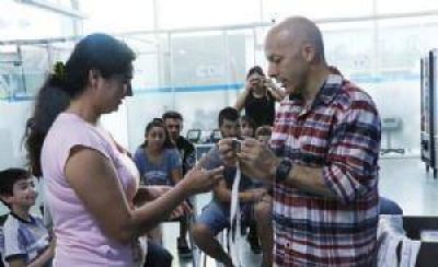 Seguridad: Ducot� cerr� semana de cr�ticas entregando alarmas vecinales