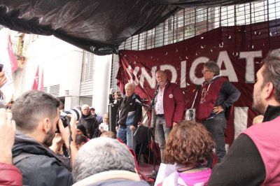 Reforma Laboral: �Ponen de ac�, sacan de all�, pero siempre terminan pagando los trabajadores�