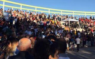 Multitudinario encuentro por el D�a de Acci�n de Gracias en Quilmes