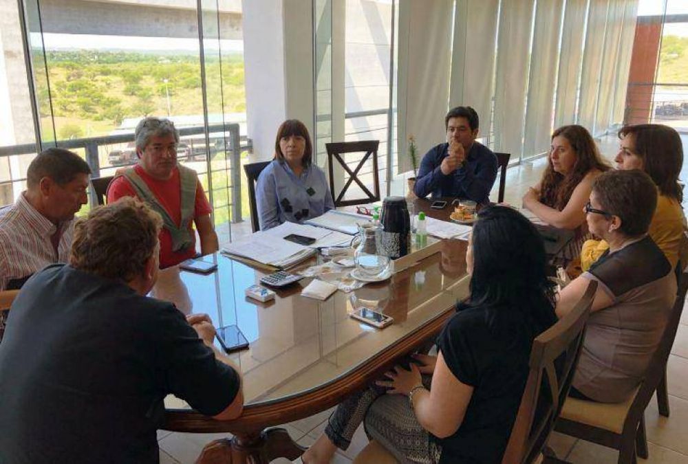 Corval�n se reuni� con directores de los hospitales del departamento Dupuy