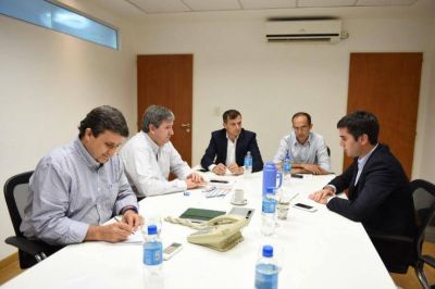 Panza llena, coraz�n contento: los intendentes presionaron y acordaron $ 3.200 millones m�s