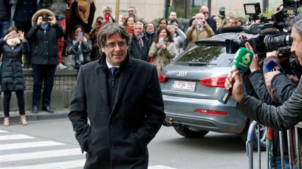 Puigdemont desconcierta a todos al admitir otra salida que la independencia
