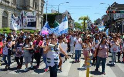 Paro y movilizaci�n: Maestros repudiaron agresi�n a la auxiliar en una escuela de Tigre