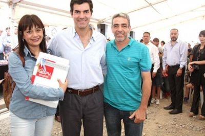 Urtubey entreg� 240 casas a familias de San Lorenzo