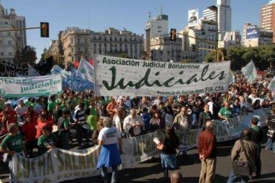 Paro de judiciales: Rechazan el intento de eliminar la feria y exigen la devoluci�n de descuentos