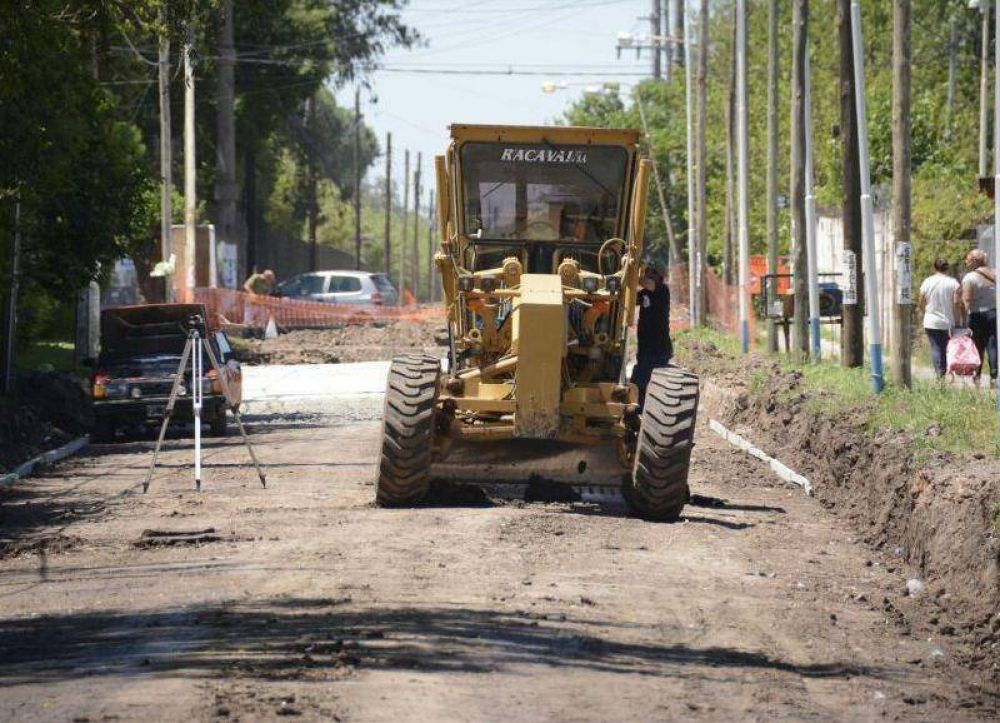La Provincia invierte en obras de asfalto e hidrulicas en Malvinas Argentinas