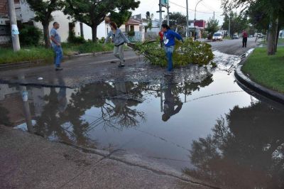 Cloacas del Butal�: la car�tula incluye a dos exfuncionarios de Larra�aga