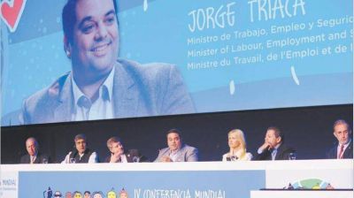 Triaca apura pacto con CGT por la reforma y propone di�logo permanente