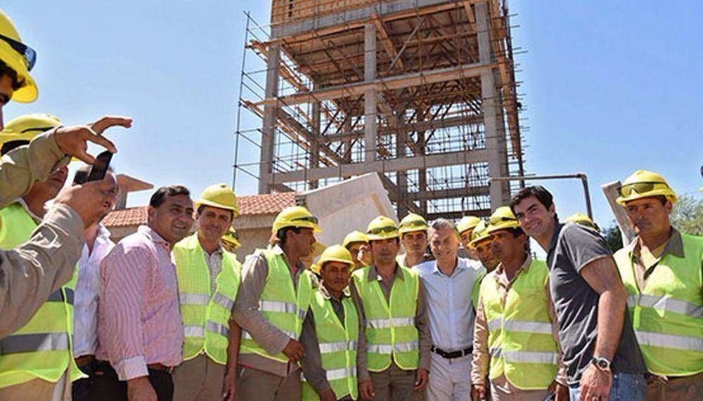 Macri y Urtubey recorrieron obras de agua y cloacas en La Uni�n
