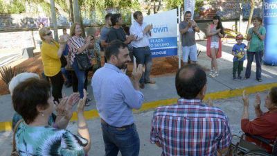 Cascallares junto a vecinos, habilit� una plaza renovada en Adrogu�