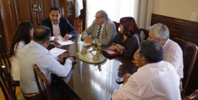 El Gobierno promete a los estatales cumplir el acuerdo firmado en paritarias