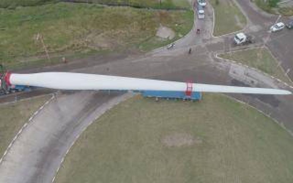 Villarino: Arribaron las primeras piezas de aerogeneradores para el parque elico 