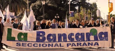 La Asociaci�n Bancaria de Paran� se declar� �en estado de alerta y movilizaci�n� 
