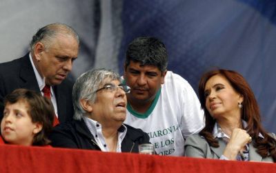 Cristina Kirchner y un gui�o a Pablo Moyano