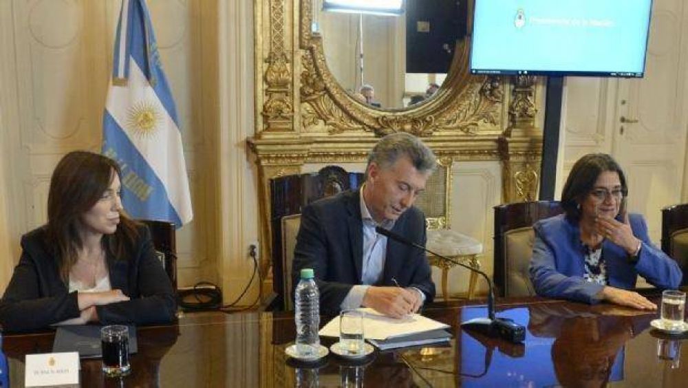 Corpacci firm el acuerdo con Macri por el nuevo pacto fiscal