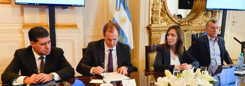Bordet destac� la firma del pacto fiscal: 