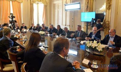 Colombi, junto con 22 de sus pares, firm� el pacto fiscal impulsado por Naci�n