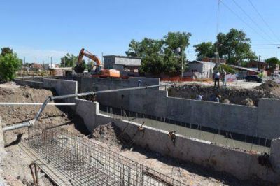 Conectan mejor los barrios con otro puente sobre el Arroyo del Rey