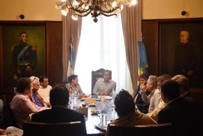 La Plata se sumar� al acuerdo fiscal y recortar� el 30% de los cargos pol�ticos