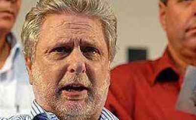 "Gobierno somete a las provincias enviando bajos recursos"