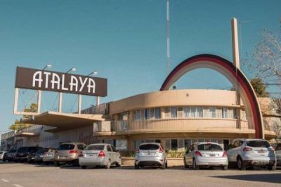 Mala noticia: Cierra el hist�rico parador de Atalaya en Chascom�s