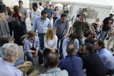 Pese a la intervenci�n de Gioja, el peronismo bonaerense no logr� llegar a un acuerdo