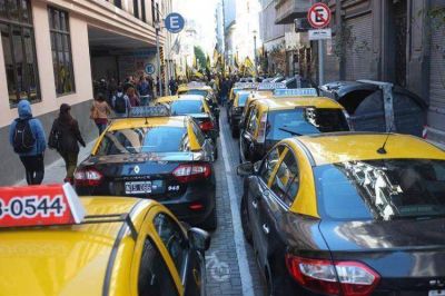 Los taxistas presionan a la Justicia porte�a
