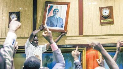 Mugabe renunci� tras 37 a�os en el poder