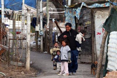 Un matrimonio con dos hijos necesita $15676 para no ser pobre