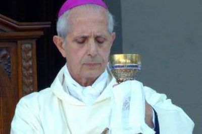 Mario Poli ofici� una misa donde pidi� 