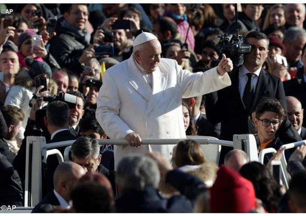 Catequesis del Papa: “La Eucaristía no es un espectáculo, es el memorial de la Pascua de Cristo”