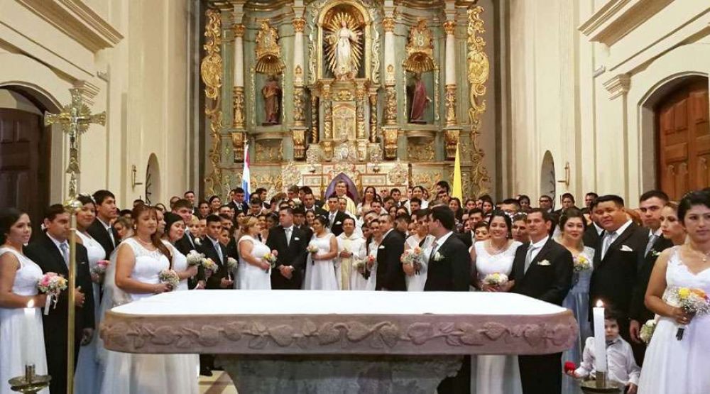 Ms de 100 parejas dejan la convivencia y se casan por la Iglesia en Paraguay