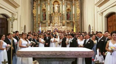 M�s de 100 parejas dejan la convivencia y se casan por la Iglesia en Paraguay