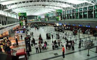 Invertir�n 915 millones de d�lares en la remodelaci�n de Aeroparque y Ezeiza