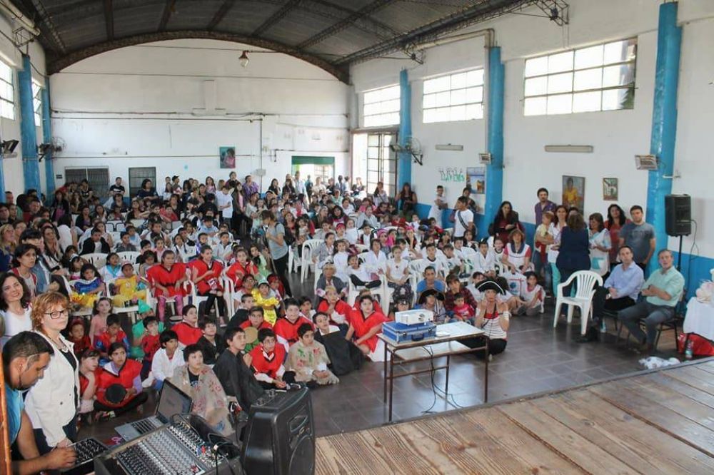 El Municipio de Lomas arregla y renueva escuelas en los barrios
