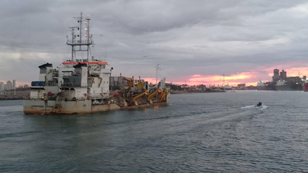 Puerto Quequn ampliar el dragado de mantenimiento por siete aos y buscar la profundizacin