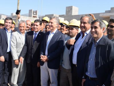 De cara al 2019, Macri ya se muestra en hist�rico redil peronista