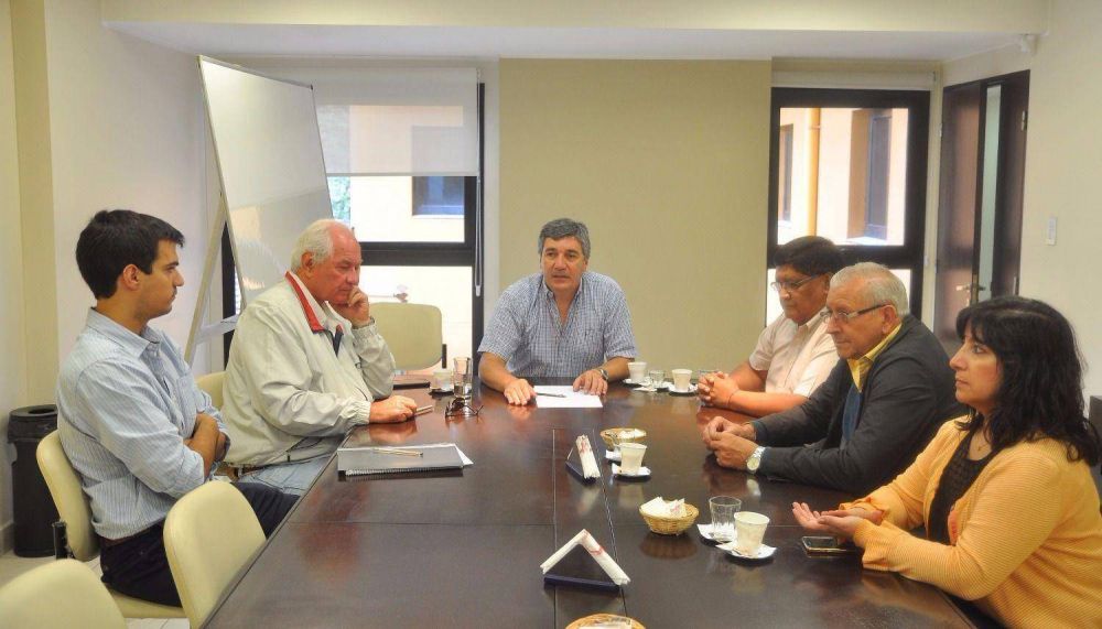 Docentes tendr�n beneficios m�dicos